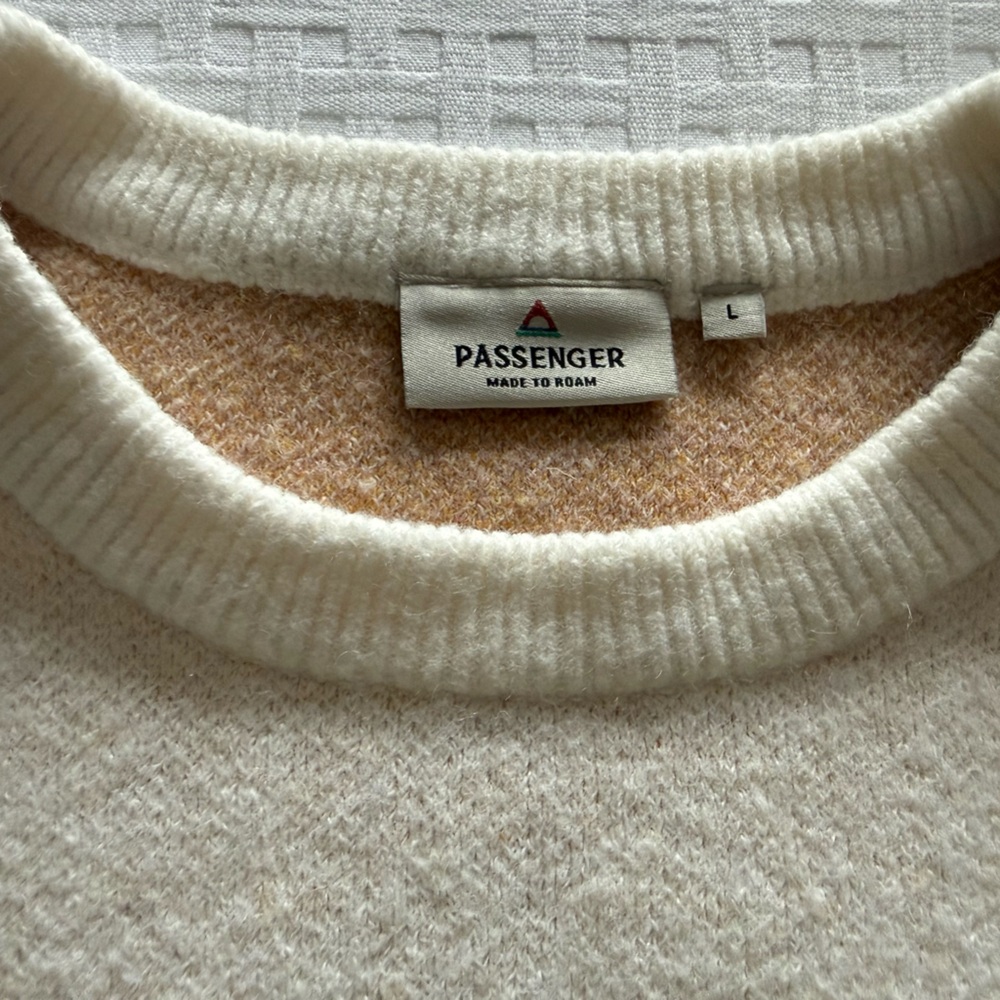 Elegant Mountain Landscape Sweater - Picture 3 of 7